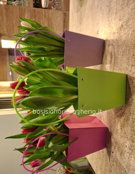 bouquet di n.10 tulipani rossi, bianchi o rosa in borsetta